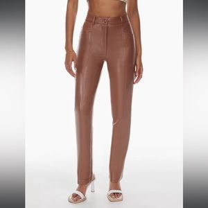 Aritzia Wilfred rebel faux leather pant SHORT size 6